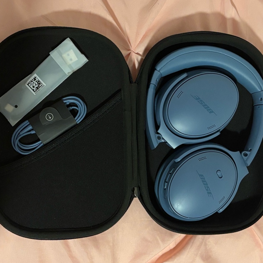 Bose Wireless Headphones in Cool Blue